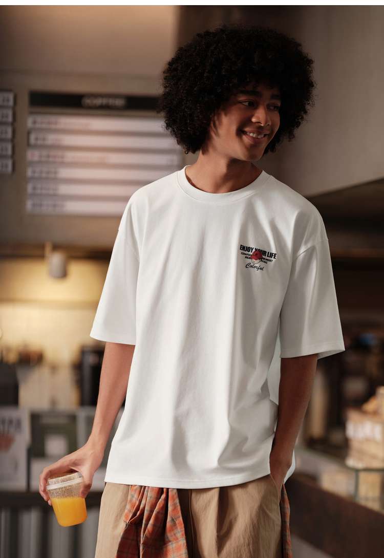 アメカジ 日常を楽しむゆったりロゴTシャツ