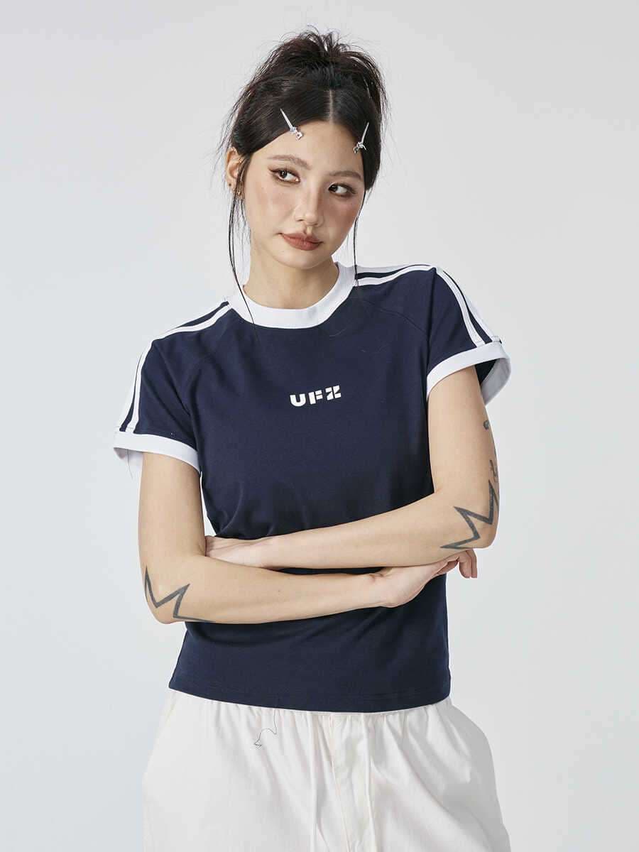 アメカジ スポーティーな雰囲気のロゴ入りTシャツ