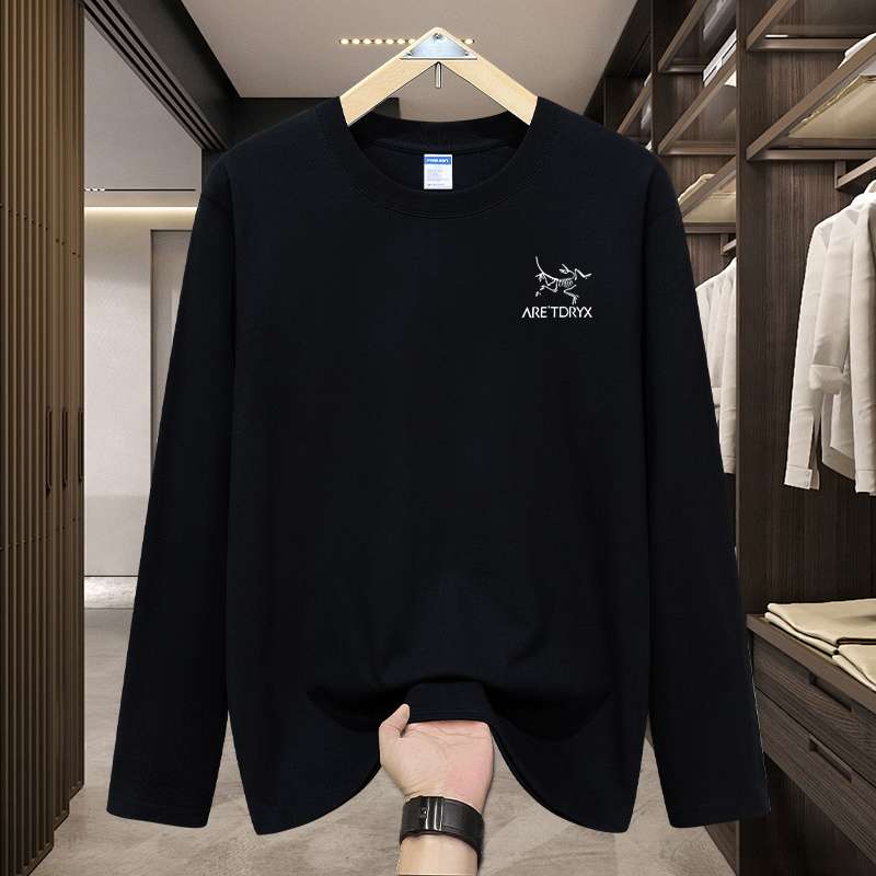 アメカジ アウトドアブランドのシンプル長袖Tシャツ