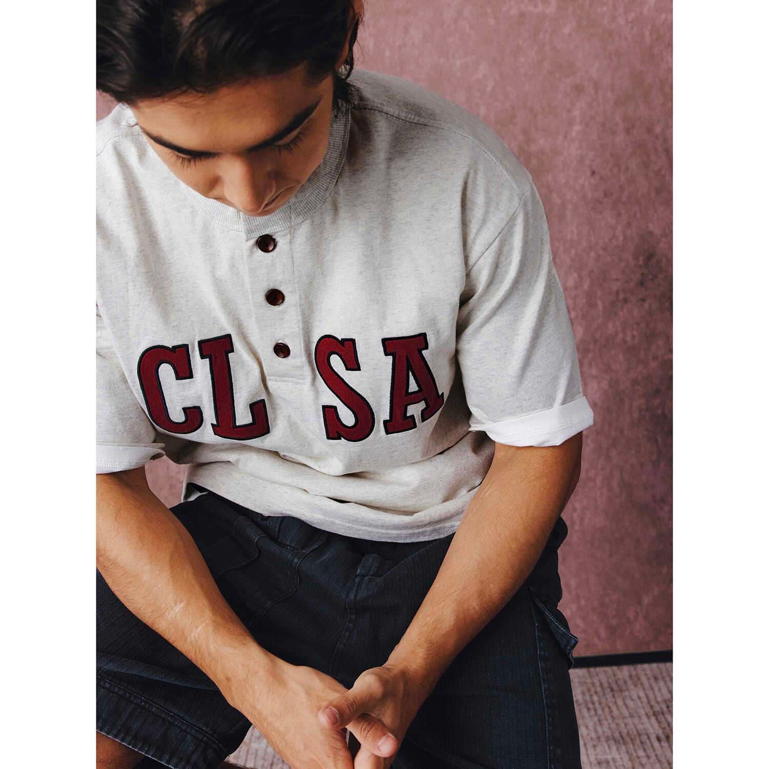 アメカジ ヘンリーネック ロゴプリント スポーツTシャツ