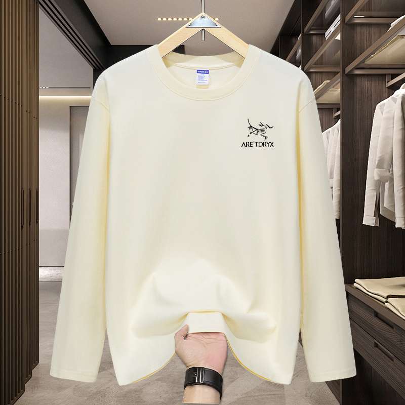 アメカジ アウトドアブランドのシンプル長袖Tシャツ