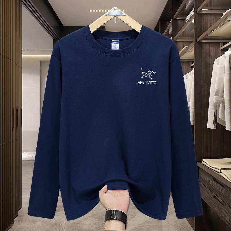 アメカジ アウトドアブランドのシンプル長袖Tシャツ