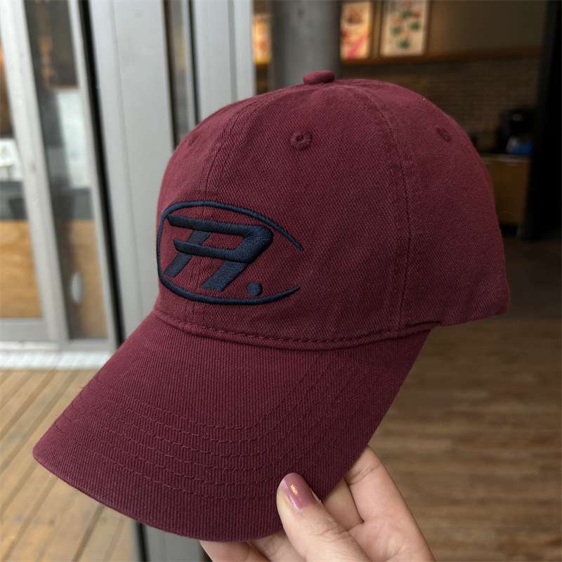 アメカジ スポーティーロゴ刺繍入りベースボールキャップ