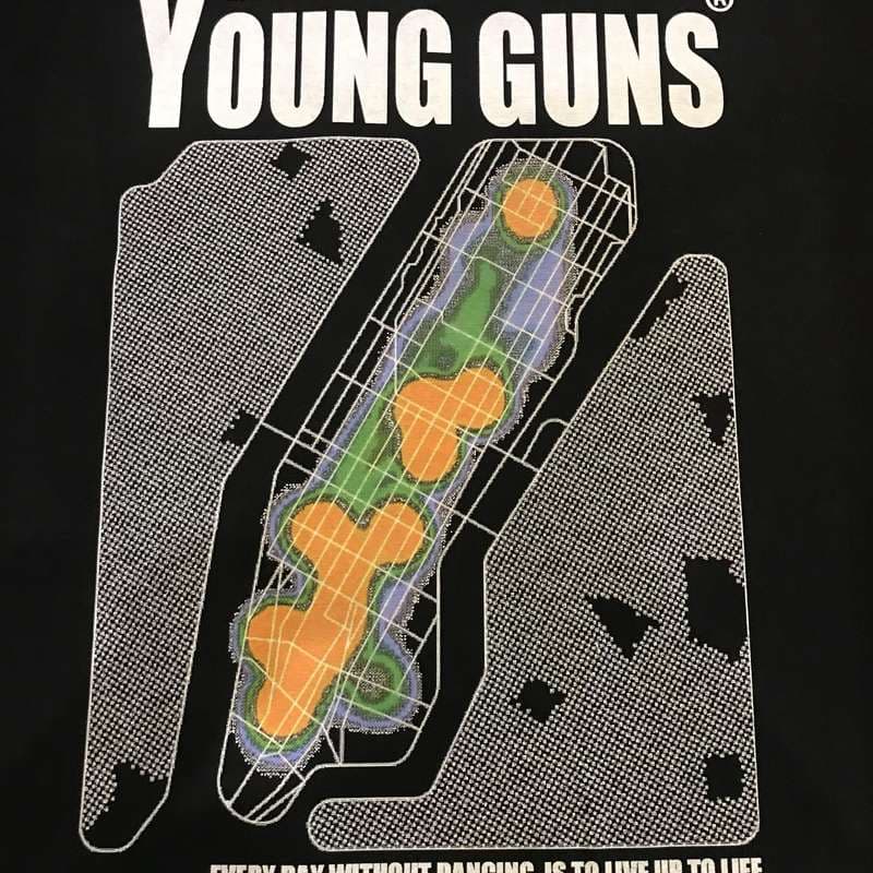 アメカジ 孤独を自由と謳う若者のグラフィックTシャツ